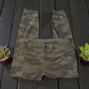 Sweaty Beatty Power 7/8 Workout Camo Leggings Medium